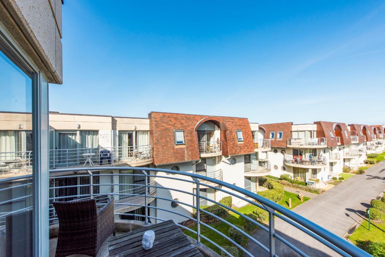 Modern Apartment With Terrace & Public Pool Bredene Esterno foto